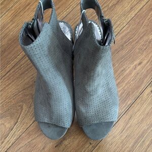 NWT Justice Gray Peep-Toe Heeled Boots size 5